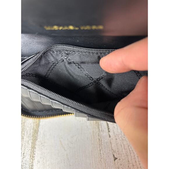 Michael Kors Women’s Large Black Pebbled Leather Smartphone Wristlet Wallet Zip - Picture 7 of 7